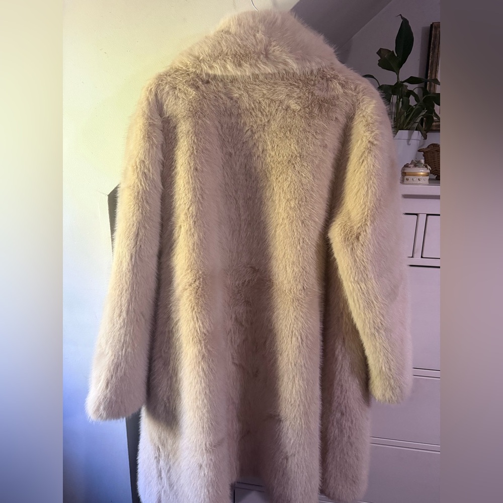 Gorgeous cream color faux fur coat NEW - Picture 5 of 9